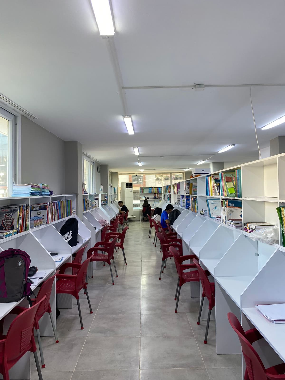 Orijin Kurs Kütüphanesi Dörtyol - Modern Çalışma Alanı, Hızlı İnternet ve Rahat Çalışma Ortamı